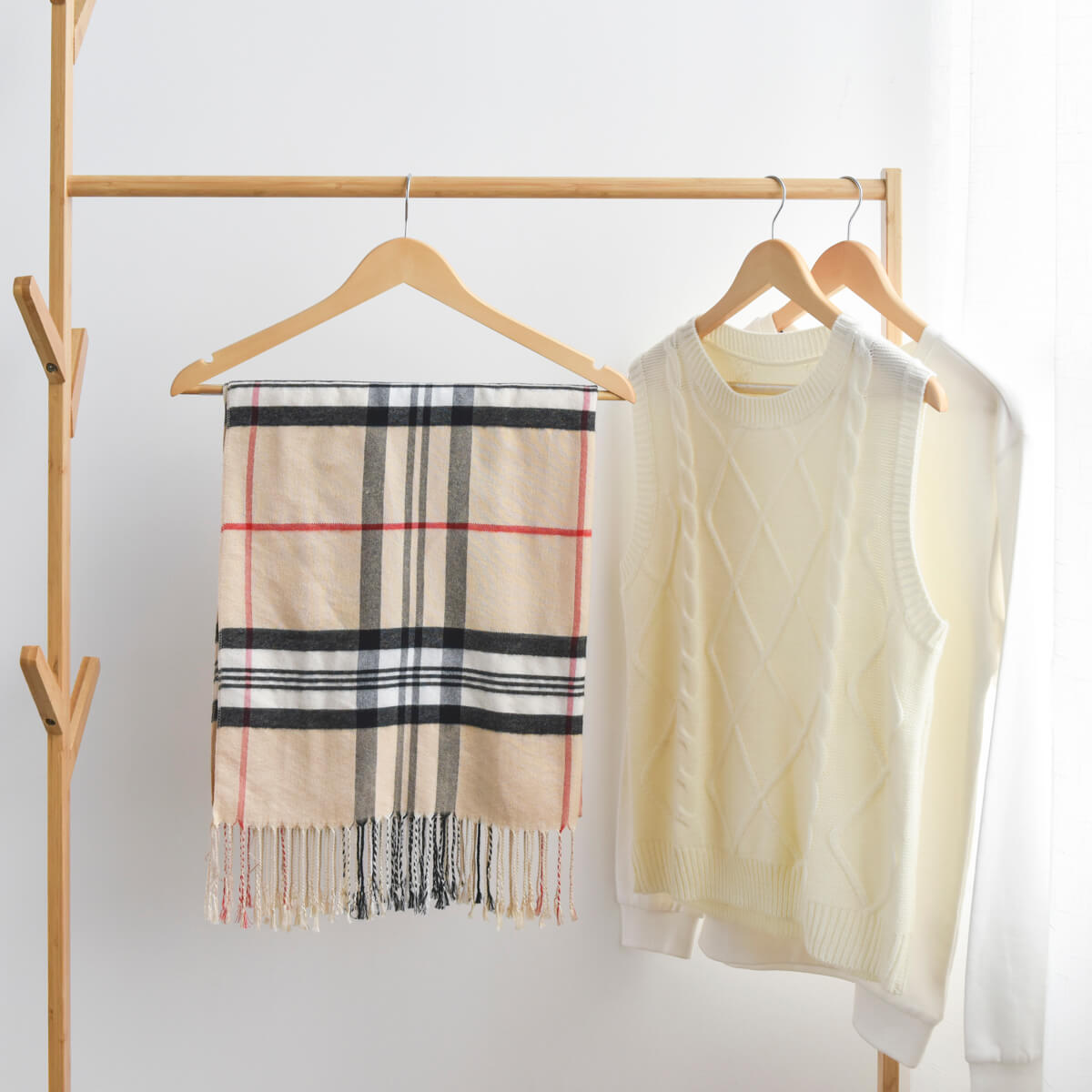 High-Grade Wooden Hangers for Clothes/ Dress