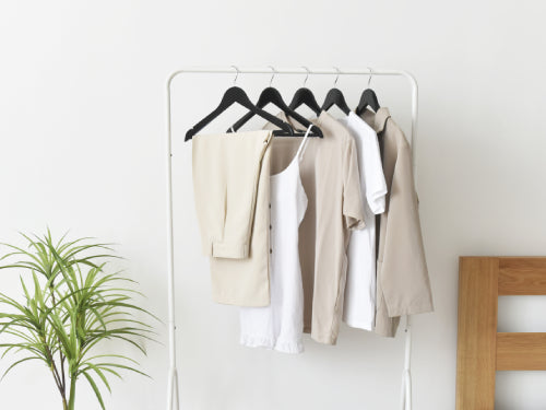 Looking for Quality Wooden Hangers in Bulk? Try These 3 Products