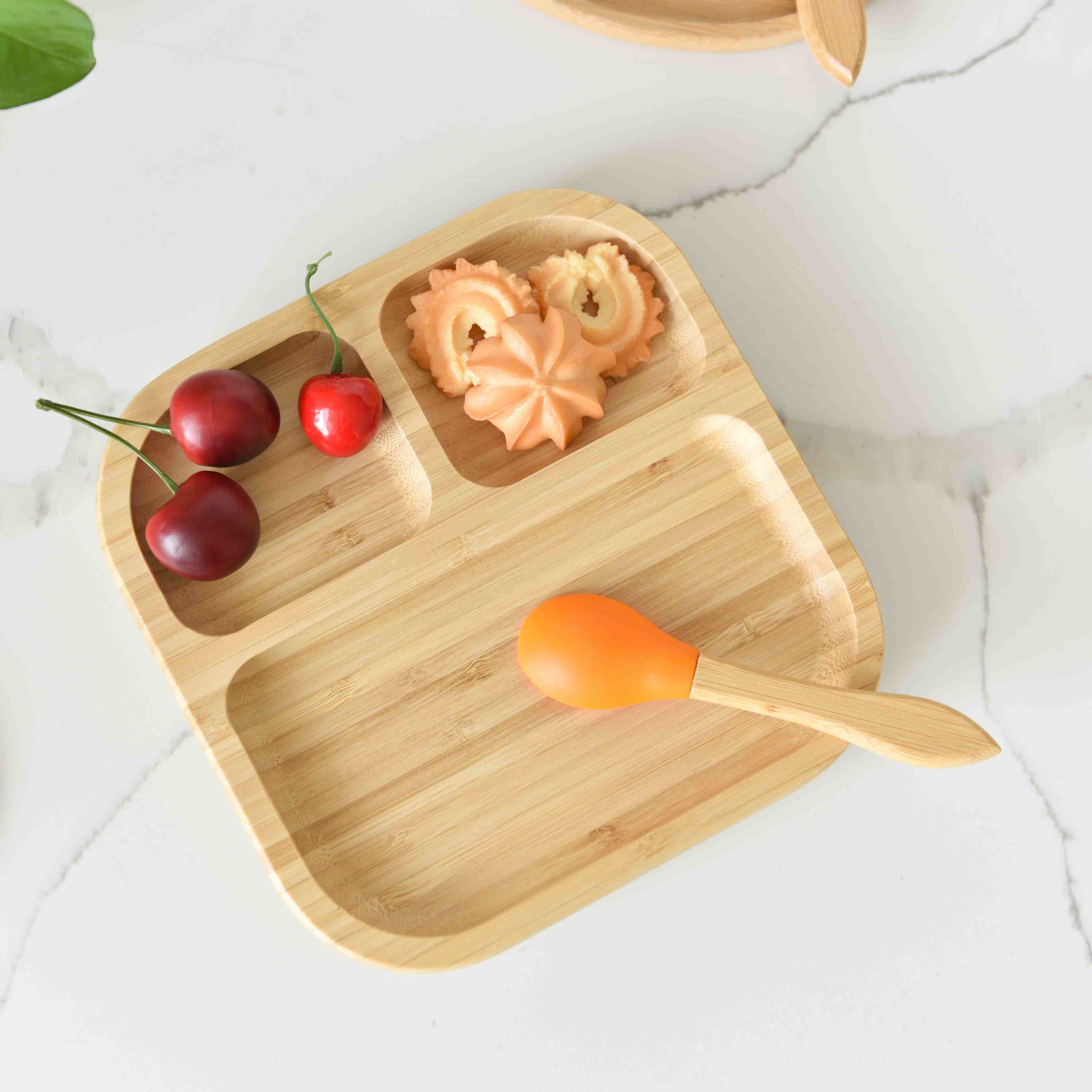 Natural Cutely Baby Bamboo Plate with Lids, Silicone Suction and Spoon