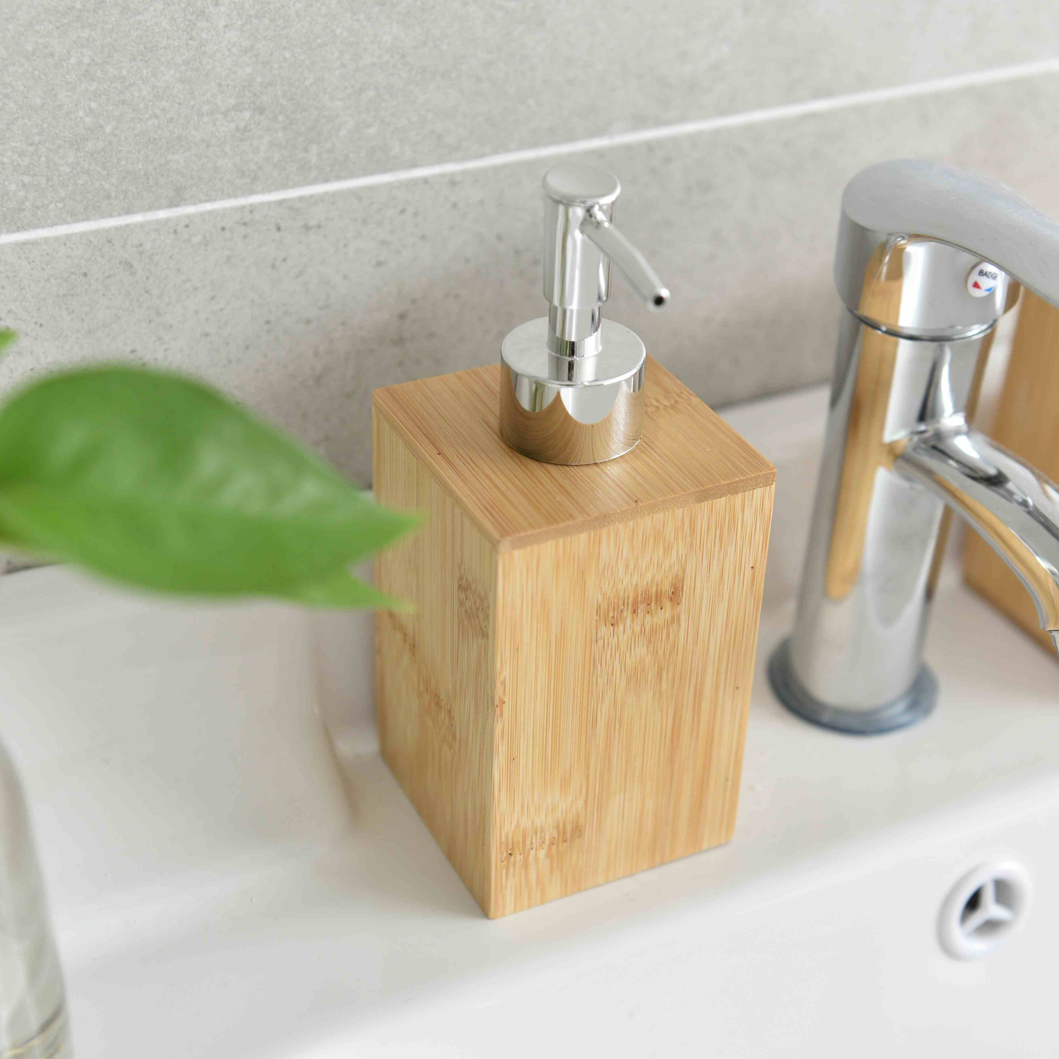 Refillable Wooden Lotion Bottles for Shampoo/ Essence/ Shower Gel